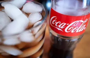 پژوهش جدید: ضرر نوشیدن نوشابه بیشتر از خوردن شکلات است