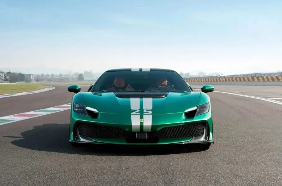 فراری ۲۹۶ اسپشیاله معرفی شد؛ یک هیولای متفاوت + تصاویر