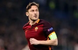 گل تماشایی فرانچسکو توتی ۴۸ ساله در مسابقه اسطوره‌ها + ویدئو