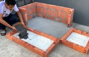 نحوه ساخت یک آکواریوم زیبا با آجر و سیمان در حیاط خانه + ویدئو