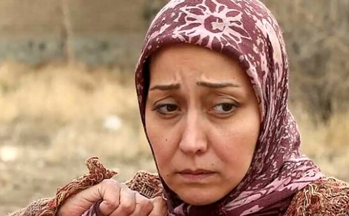 پاپاراتزی ایرانی؛ عکس بازیگر سریال آوای باران و دانشجویانش در دانشگاه 