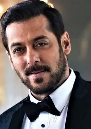  سلمان خان با بادیگارد مسلح در خیابان‌های هند 