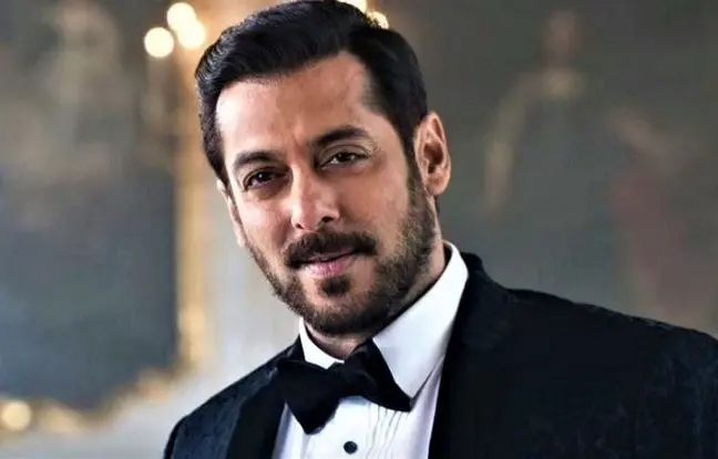  سلمان خان با بادیگارد مسلح در خیابان‌های هند 