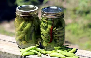 خوشمزه بپزید؛ خطر تهیه ترشی نخود فرنگی
