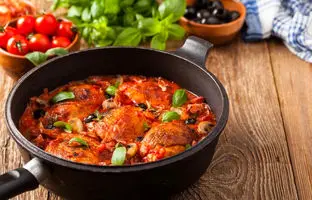  خوشمزه بپزید؛ طرز تهیه خورش مرغ و گوجه؛ یک غذای فوری 