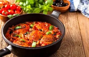  خوشمزه بپزید؛ طرز تهیه خورش مرغ و گوجه؛ یک غذای فوری 