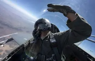 خلبانان جنگنده چطور متوجه می‌شوند روی آن‌ها قفل شده و در آستانه انهدام هستند؟
