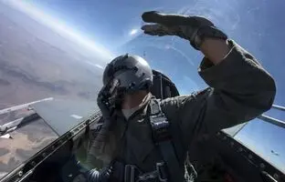 خلبانان جنگنده چطور متوجه می‌شوند روی آن‌ها قفل شده و در آستانه انهدام هستند؟
