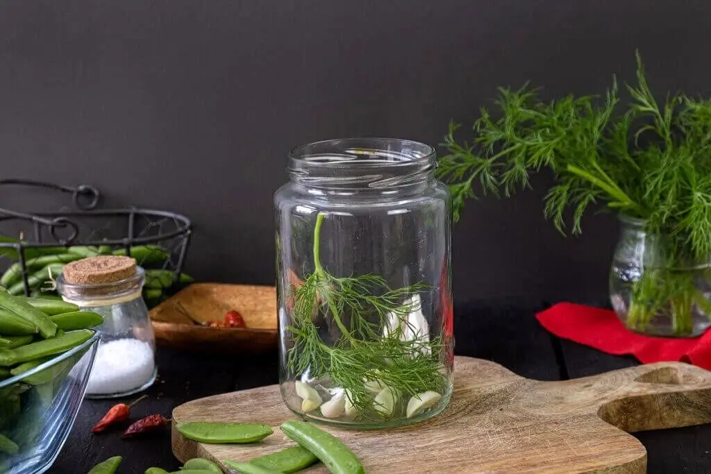 خوشمزه بپزید؛ آموزش ترشی نخود فرنگی ؛ نکات طلایی برای جلوگیری از کپک زدن ترشی