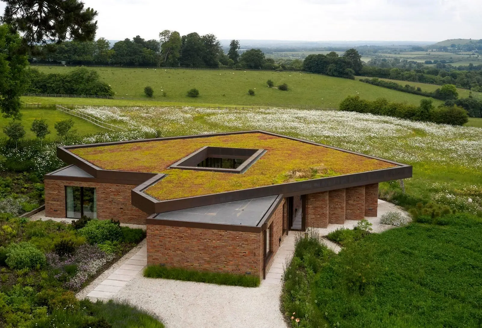  معماری منحصربه‌فرد خانه‌ای برای آدم‌ها، زنبورها و پرنده‌ها + تصاویر