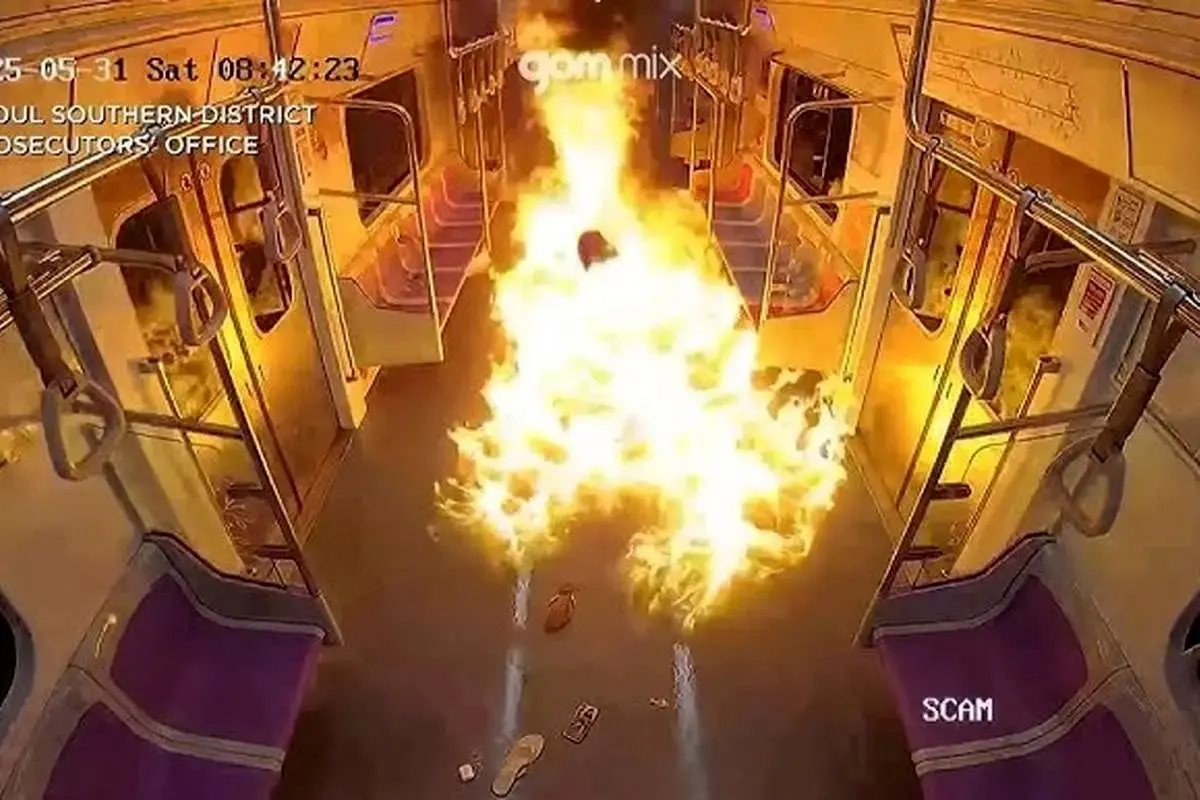  مردی متروی پر از مسافر را به آتش کشید + ویدئو