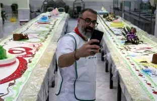 مراحل آماده‌سازی کیک ۳۸۰ متری تولد امام رضا + ویدئو