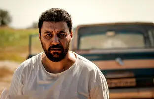 نگاهی به جواد عزتی «وحشی»؛ سکانس «غش» سریال «آبان» چرا وایرالی شد؟