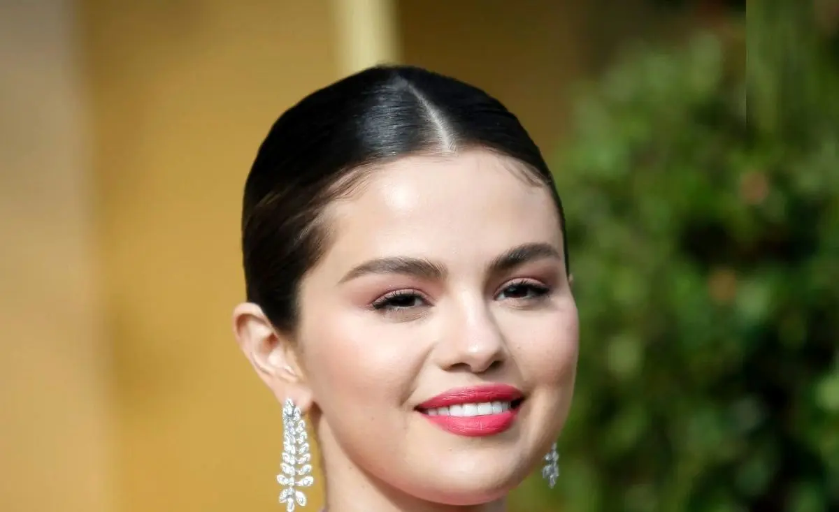 سفر در زمان؛ ژست های عاشقانه «سلنا گومز و جاستین بیبر»؛ سال 1390
