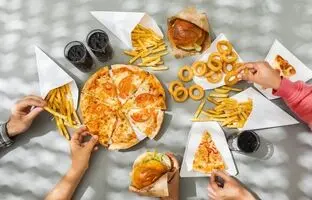 ۶ غذایی که عمر را کوتاه می‌کنند