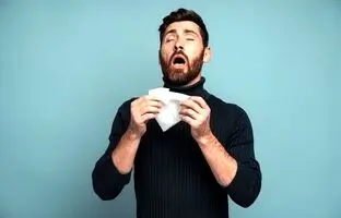 جلوی عطسه را نگیرید! ۵ خطر جدی نگه‌داشتن عطسه