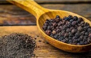 خواص فلفل سیاه؛ از تقویت حافظه تا کمک به درمان کبد چرب