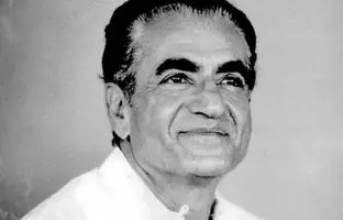 عکس قدیمی: فرح و شاه در محوطه سعدآباد در دهه 40 