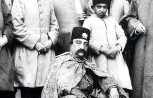  از عصرانه‌خوری همایونی تا گوساله‌ای که به حضور شاه آمد + تصویر