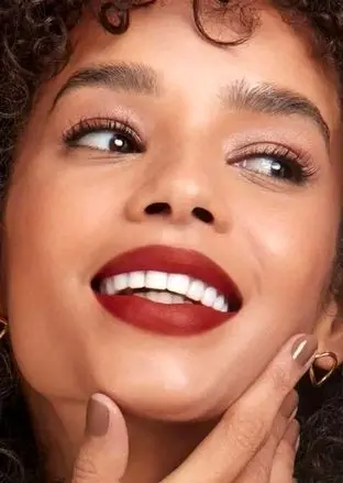 بهترین رنگ‌های رژلب برای صورت سبزه کدام است؟