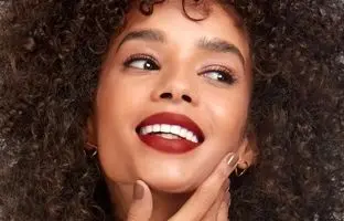 بهترین رنگ‌های رژلب برای صورت سبزه کدام است؟