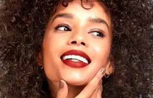 بهترین رنگ‌های رژلب برای صورت سبزه کدام است؟