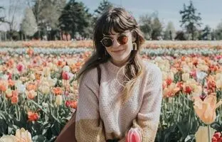 ترفند عکاسی با گوشی؛ عکس بهاری در باغ لاله به شیوه خاص و آسان