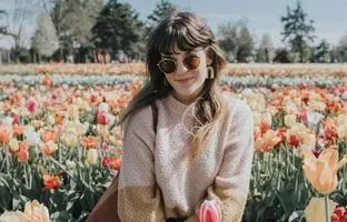 ترفند عکاسی با گوشی؛ عکس بهاری در باغ لاله به شیوه خاص و آسان