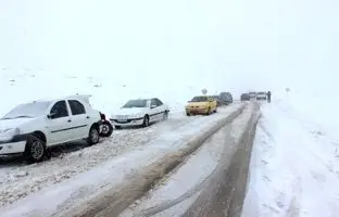 جاده‌های ۷ استان از دیشب برفی و خطرناک است