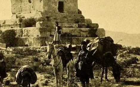 سفر به عصر قاجار؛ از منظرۀ رویایی تهران تا درختی روی مقبرۀ کوروش + عکس