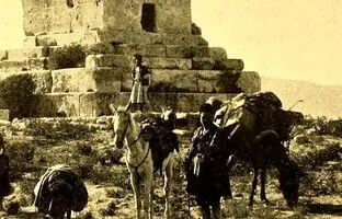 سفر به عصر قاجار؛ از منظرۀ رویایی تهران تا درختی روی مقبرۀ کوروش + عکس
