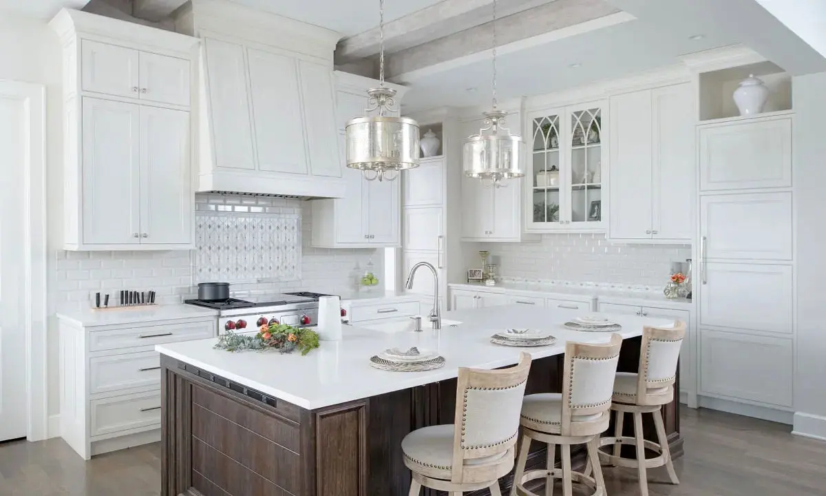 8 مدل کابینت چوبی سفید کلاسیک که آشپزخانه‌تان را لوکس می‌کند + تصاویر