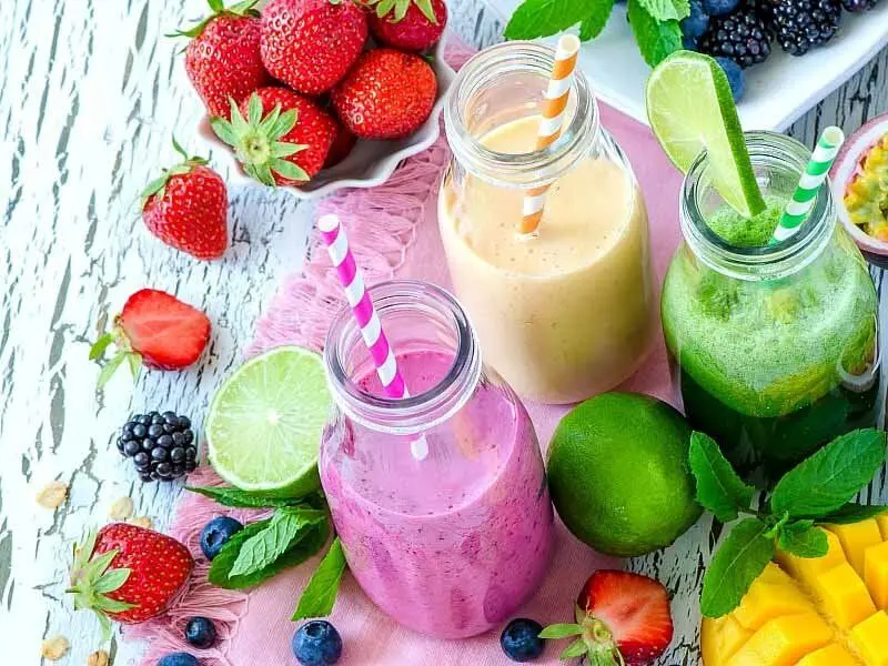 طرز تهیه ۵ اسموتی خوشمزه و مقوی کبرای تابستان