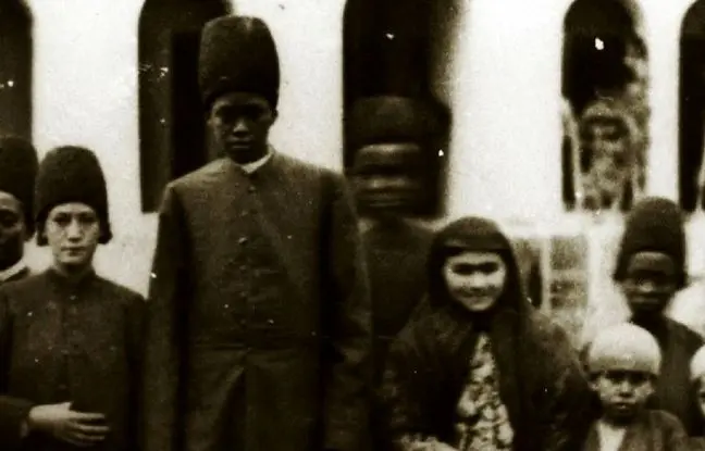 زنان ناصرالدین شاه و خواجه‌های آفریقایی آنها + عکس