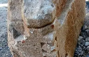 کشف تصادفی سنگ محراب تاریخی در بستان آباد