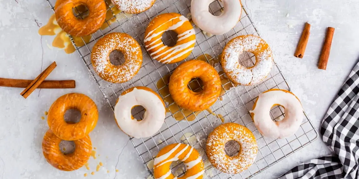 طرز تهیه دونات کدو حلوایی؛ شیرینی خوشمزه با عطر و بوی پاییز