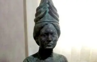 مجسمه ۲ هزار ساله تقلبی از آب درآمد