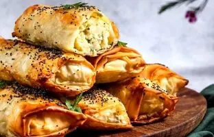 یک شام خوشمزه؛ طرز تهیه بورک مرغ و قارچ به روش ترکیه‌ای
