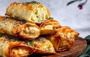 یک شام خوشمزه؛ طرز تهیه بورک مرغ و قارچ به روش ترکیه‌ای