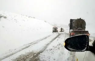 بارش سنگین برف در قم + ویدئو