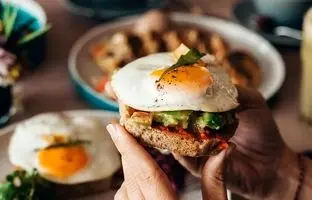 بهترین صبحانه های ساده و مفید برای کودک را بشناسید + روش تهیه صبحانه در کمتر از ۱۰ دقیقه