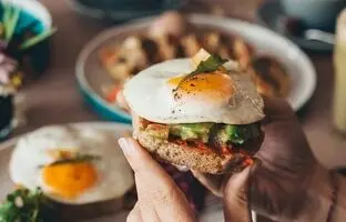 بهترین صبحانه های ساده و مفید برای کودک را بشناسید + روش تهیه صبحانه در کمتر از ۱۰ دقیقه