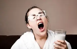 قبل از خواب، شیر گرم بخوریم یا سرد؟
