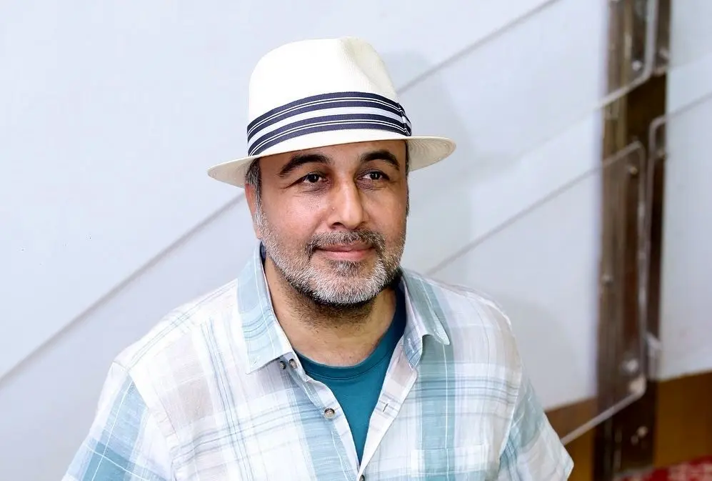  تصویری قدیمی از رضا عطاران و حسن جوهرچی در حیاط بیت رهبری 