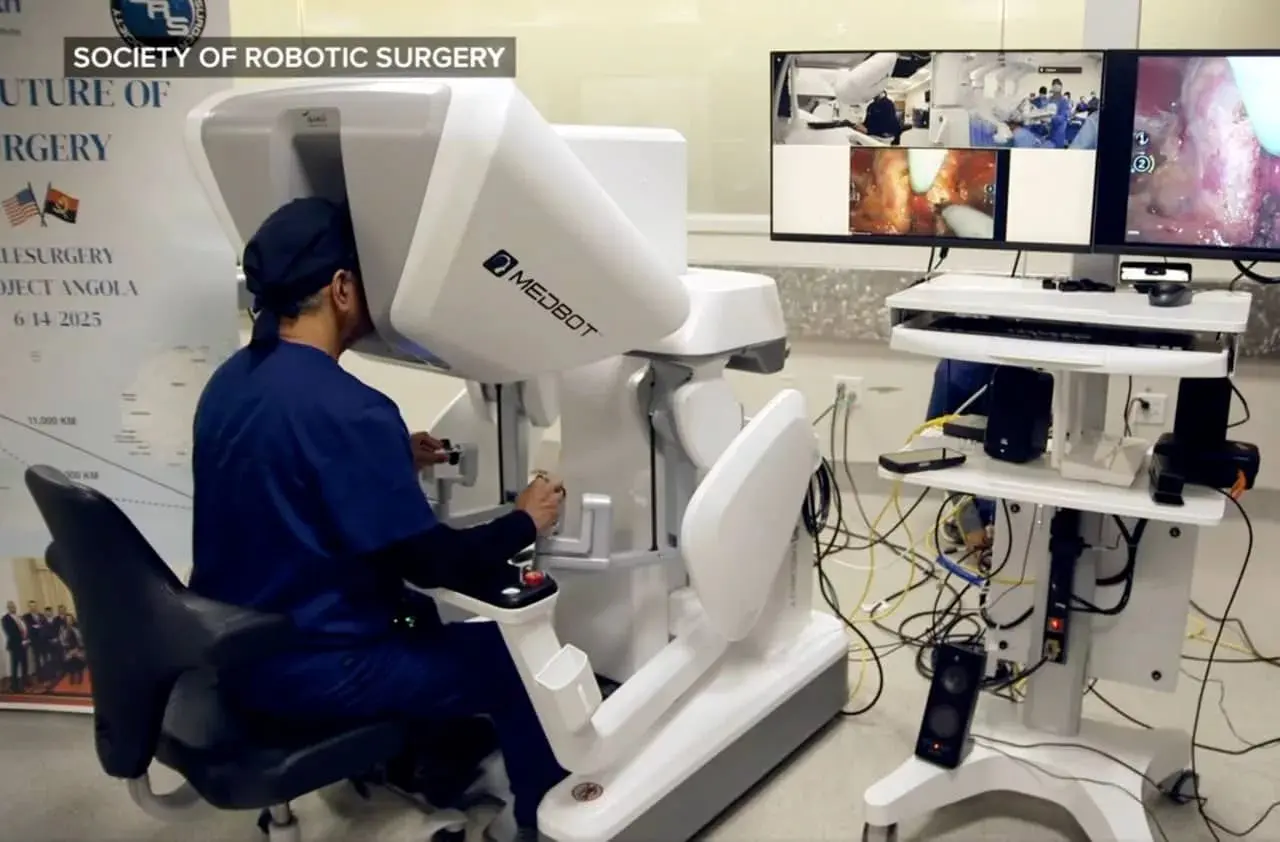 نخستین جراحی رباتیک بین‌قاره‌ای با موفقیت انجام شد؛ عمل پروستات بیمار آفریقایی از آمریکا