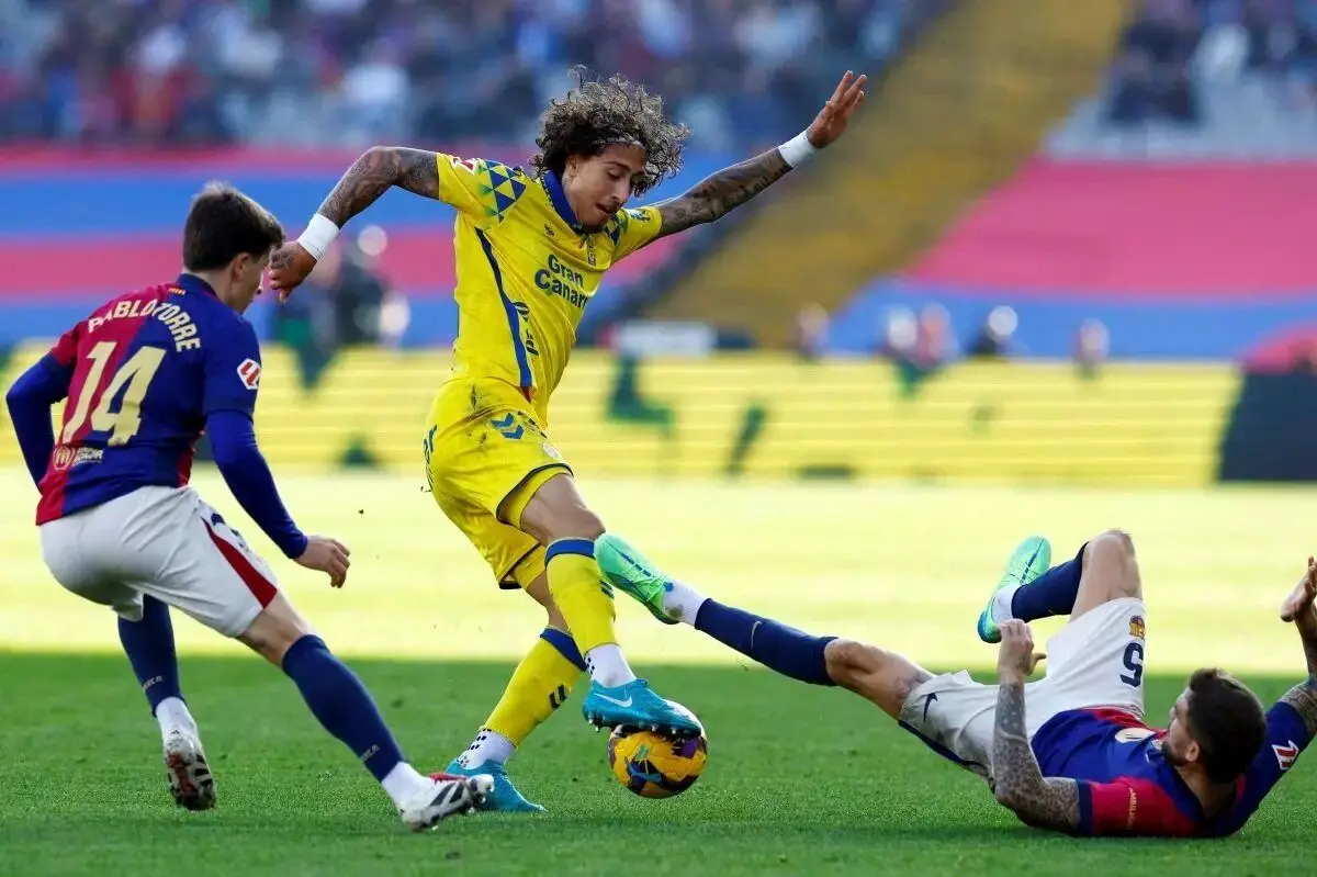 اتفاقی غیرمعمول در بارسلونا / چرا شورت ورزشی‌ بازیکنان سفید بود؟