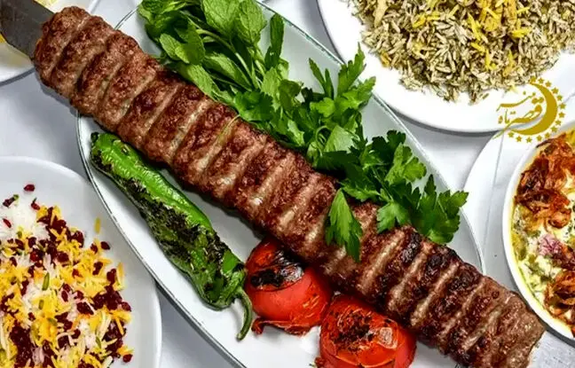 خوشمزه بپزید؛ آموزش حرفه‌ای سیخ گرفتن کباب کوبیده در ۱ دقیقه + ویدئو