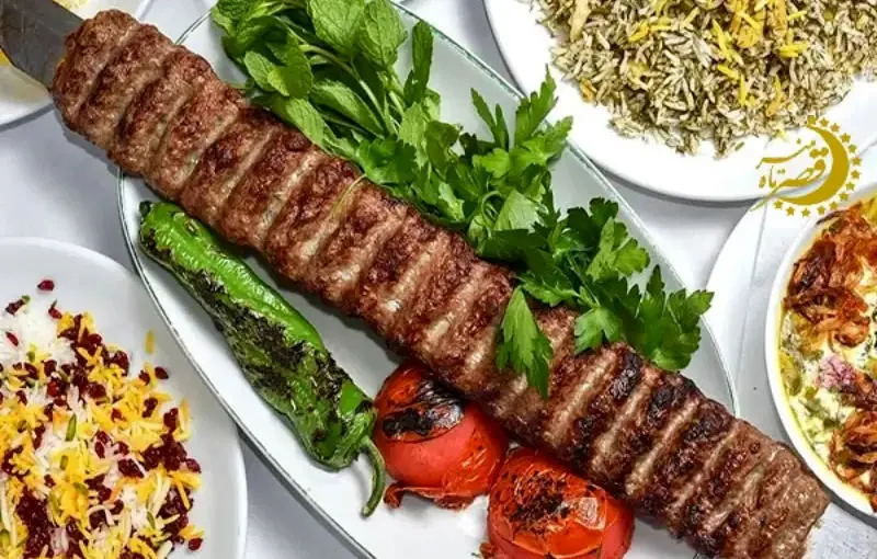 خوشمزه بپزید؛ آموزش حرفه‌ای سیخ گرفتن کباب کوبیده در ۱ دقیقه + ویدئو