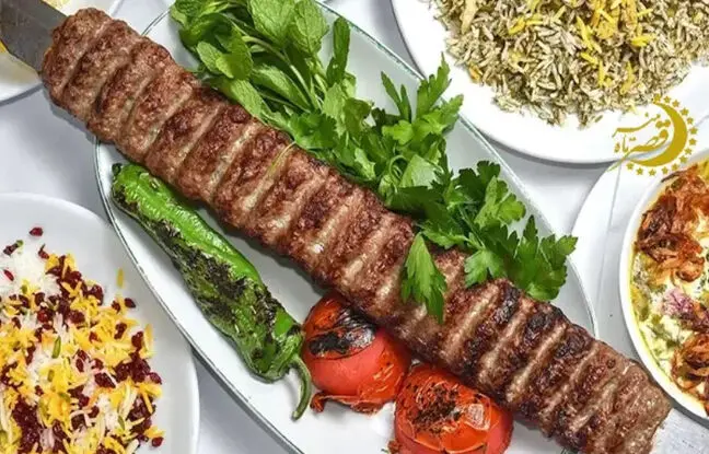 خوشمزه بپزید؛ آموزش حرفه‌ای سیخ گرفتن کباب کوبیده در ۱ دقیقه + ویدئو
