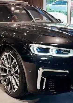 اقدام عجیب دو پسر ایرانی؛ گیم‌نت متحرک داخل لوکس‌ترین و آخرین مدل خودروی BMW! + ویدئو